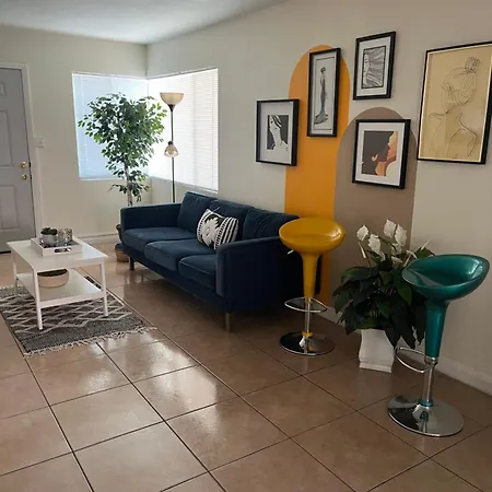 Rest In Vegas Apartment